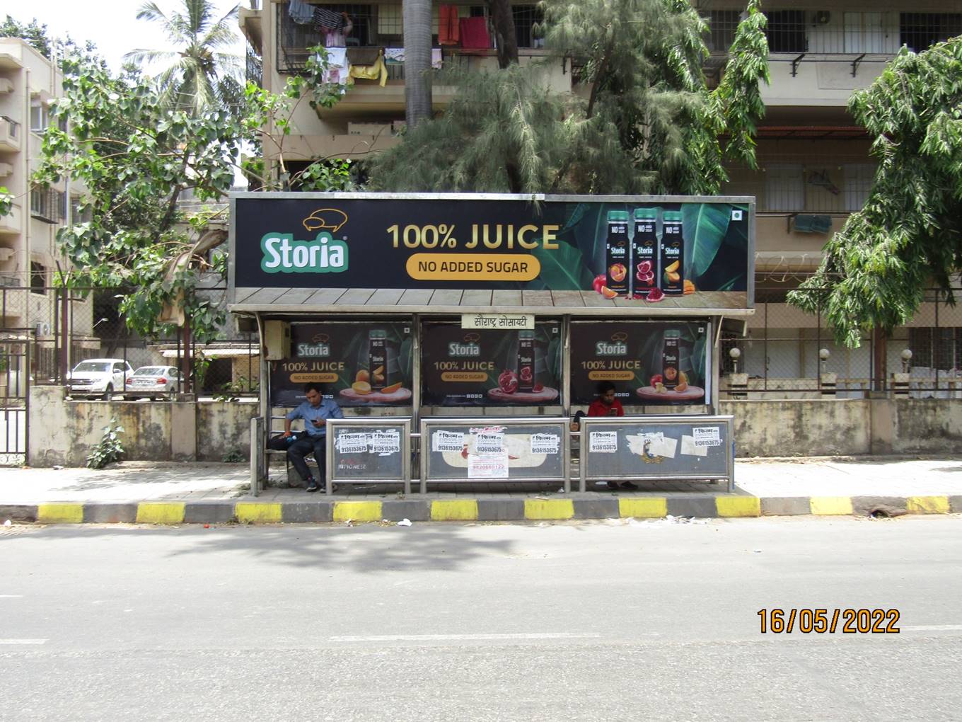 Bus Queue Shelter - Guru Nanak Road - Saurashtra Society,   Juhu,   Mumbai,   Maharashtra