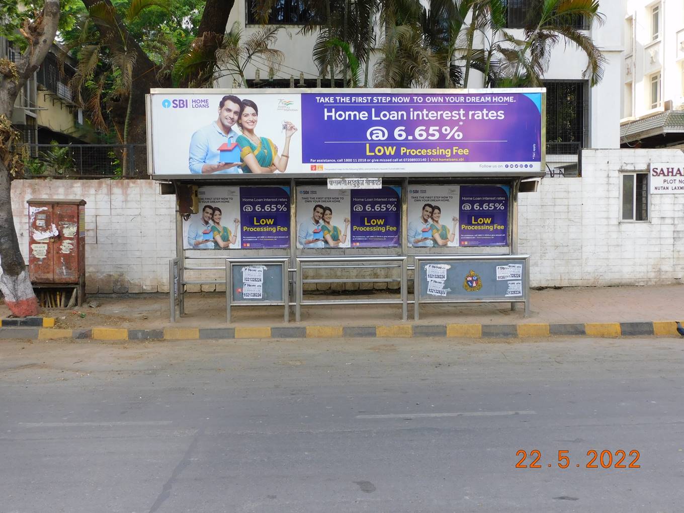 Bus Queue Shelter - Guru Nanak Road - Madhu Kunj - 2,   Juhu,   Mumbai,   Maharashtra