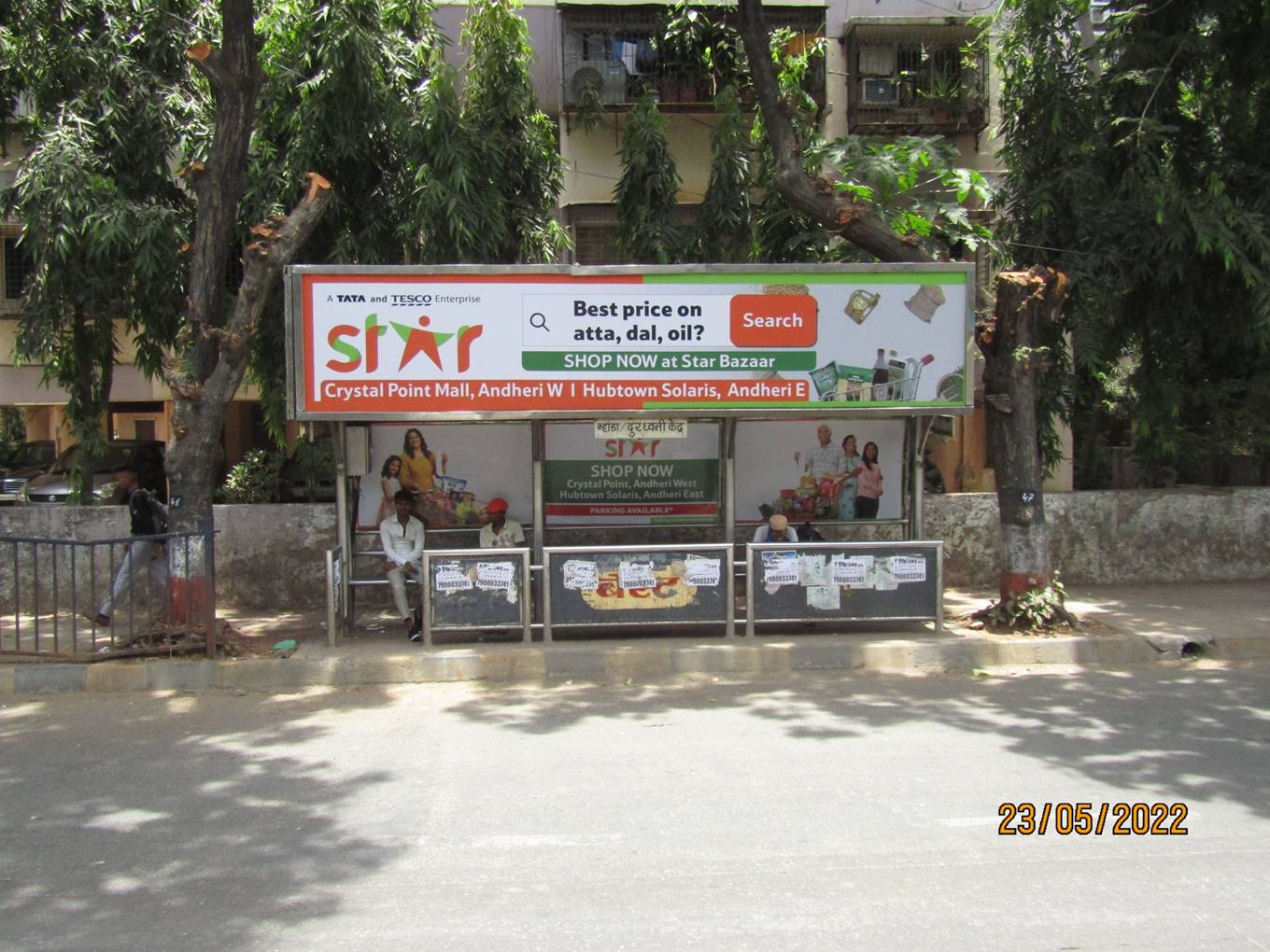 Bus Queue Shelter - Lokhandwala Road - Opp. MAHADA Tele. Kendra,   Andheri W,   Mumbai,   Maharashtra