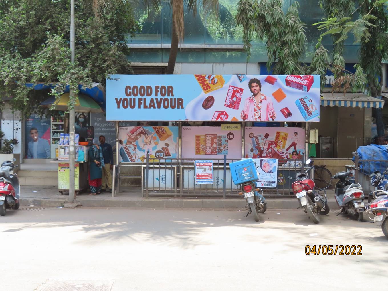 Bus Queue Shelter - Veera Desai Road - Andheri W,  Near Andheri Sports Complex,   Andheri (W),   Mumbai,   Maharashtra
