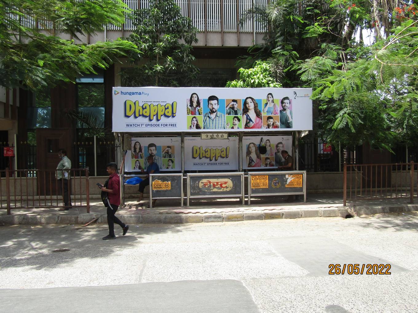 Bus Queue Shelter - N S Road No. 10 - JVPD,   Andheri (W),   Mumbai,   Maharashtra