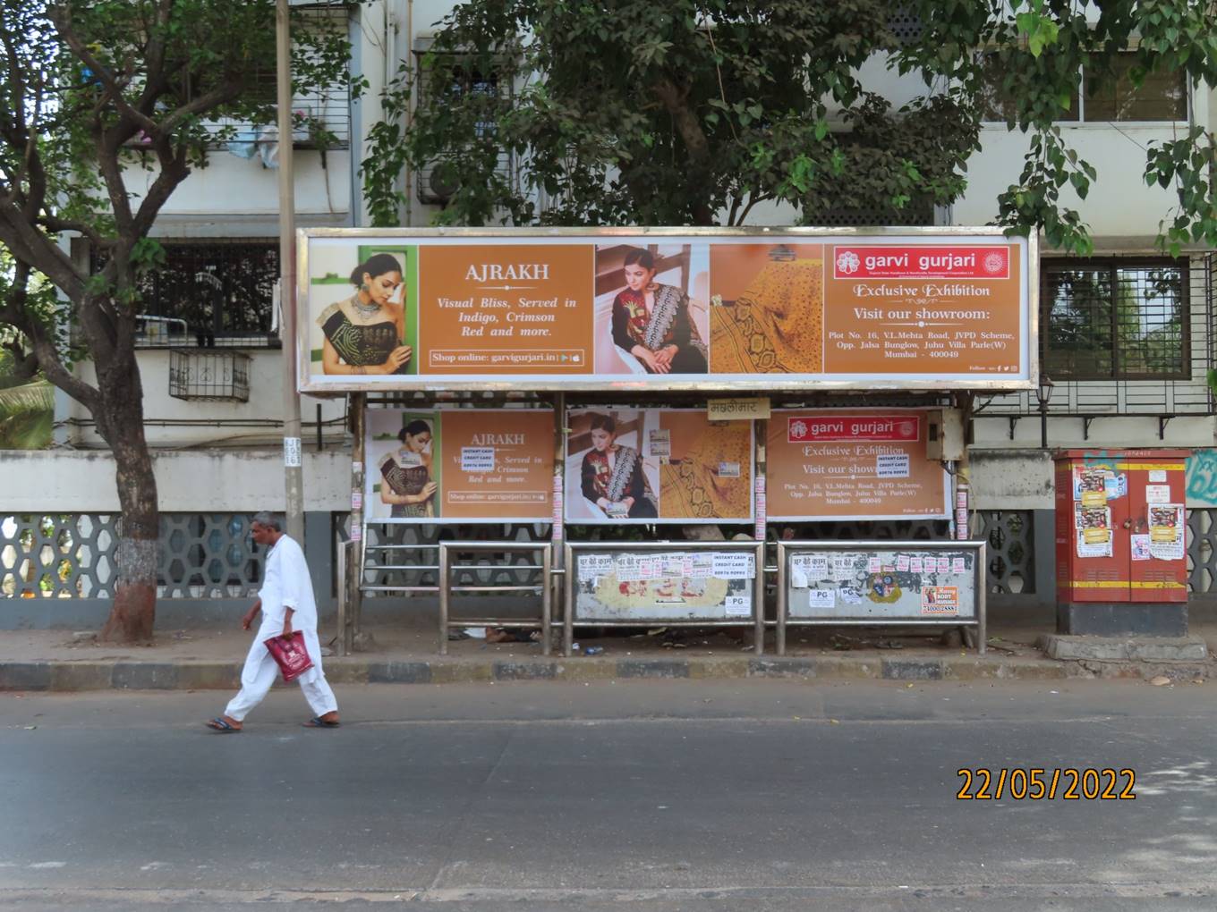 Bus Queue Shelter - JP Road - Machhalimar,   Andheri (W),   Mumbai,   Maharashtra
