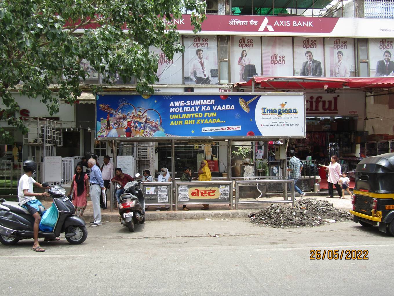 Bus Queue Shelter - Maharana Pratap Road - Mala Tower,   Andheri (W),   Mumbai,   Maharashtra