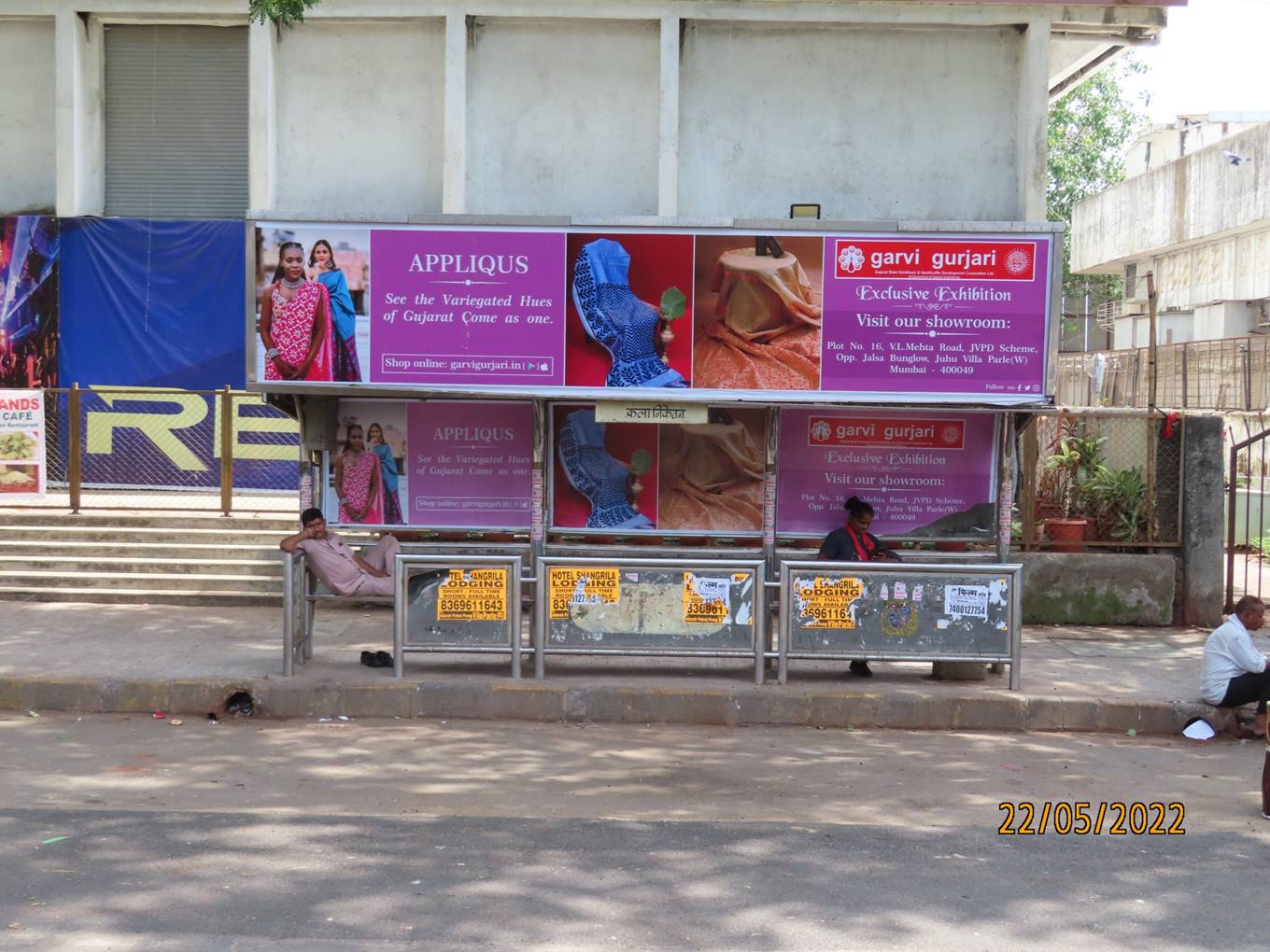 Bus Queue Shelter - Vaikunthal Mehta Road - Kala Niketan,   Andheri (W),   Mumbai,   Maharashtra