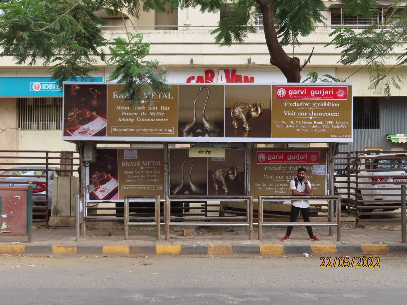 Bus Queue Shelter - Goregoan-Mulund link Road - State Bank Of India UP,   Goregaon (W),   Mumbai,   Maharashtra