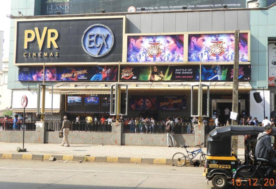 Hoarding - On Link Road At City Mall-Both - towards andheri,   Andheri,   Mumbai,   Maharashtra