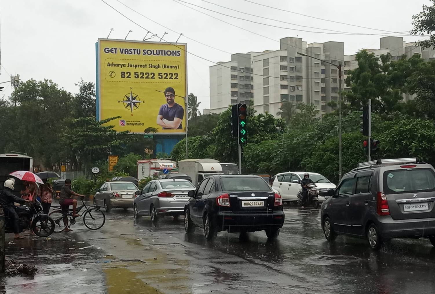 Hoarding - Next to SNDT Balkanjibari -M/T - towards balkanjibari,   Juhu,   Mumbai,   Maharashtra