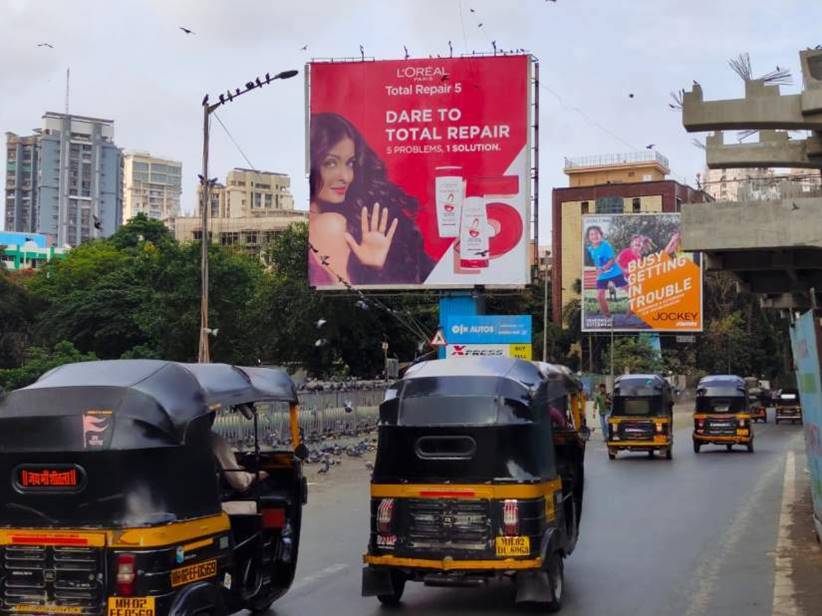 Billboard - Andheri Lokhandwala ( Near Kamat club) 1st Site-ET - Near Kamat club,   andheri,   Mumbai,   Maharashtra