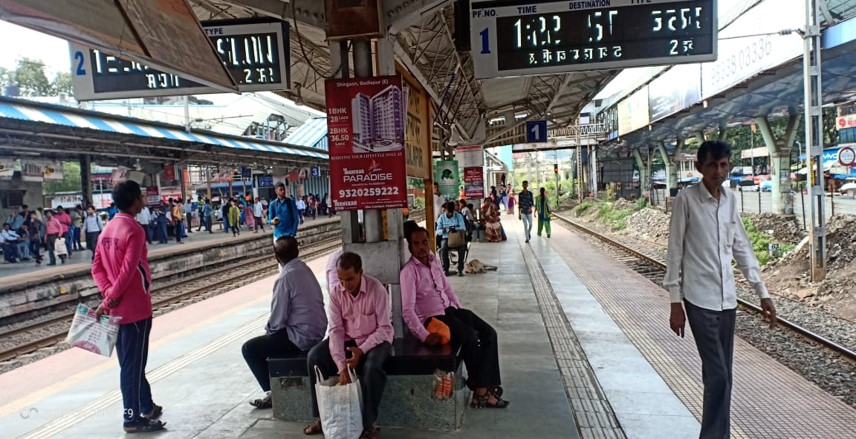 Station Boards - On Platform, (bk to bk) Badlapur - On Platform, (bk to bk) Badlapur,   Badlapur,   Mumbai,   Maharashtra