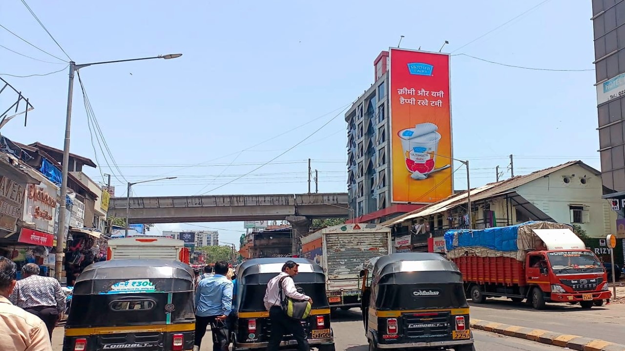 Hoarding - Andheri S V rd. - facing Jogeshwari proceeding towards Andheri st.,   Andheri,   MUMBAI,   Maharashtra