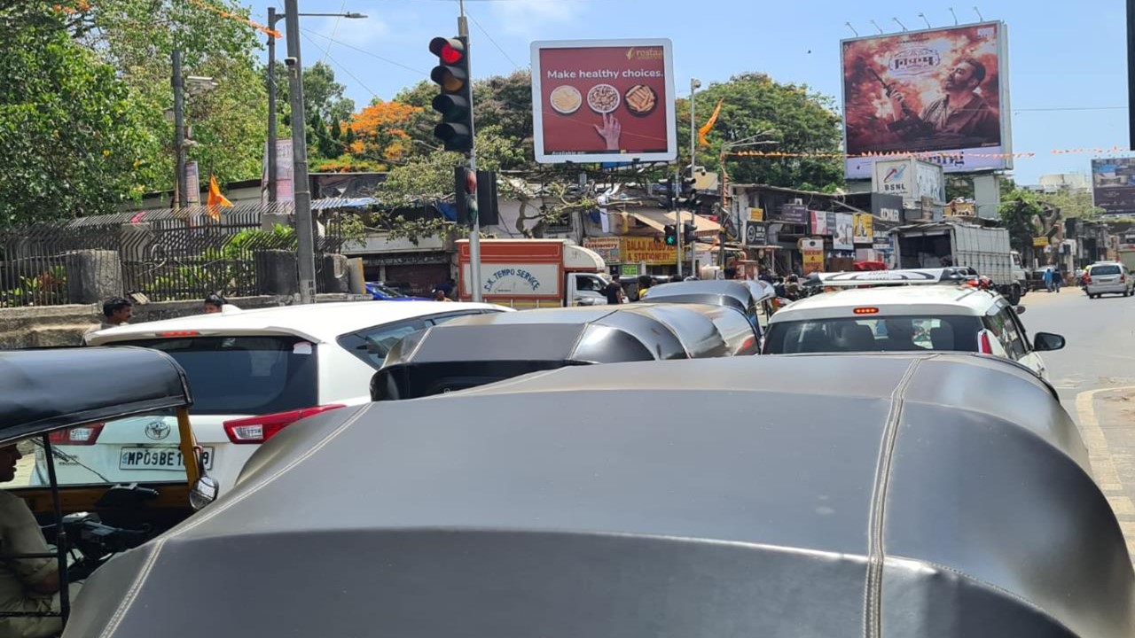 Hoarding - Juhu SNDT - juhu chowpatty towards linking rd & santacruz,   JUHU,   MUMBAI,   Maharashtra