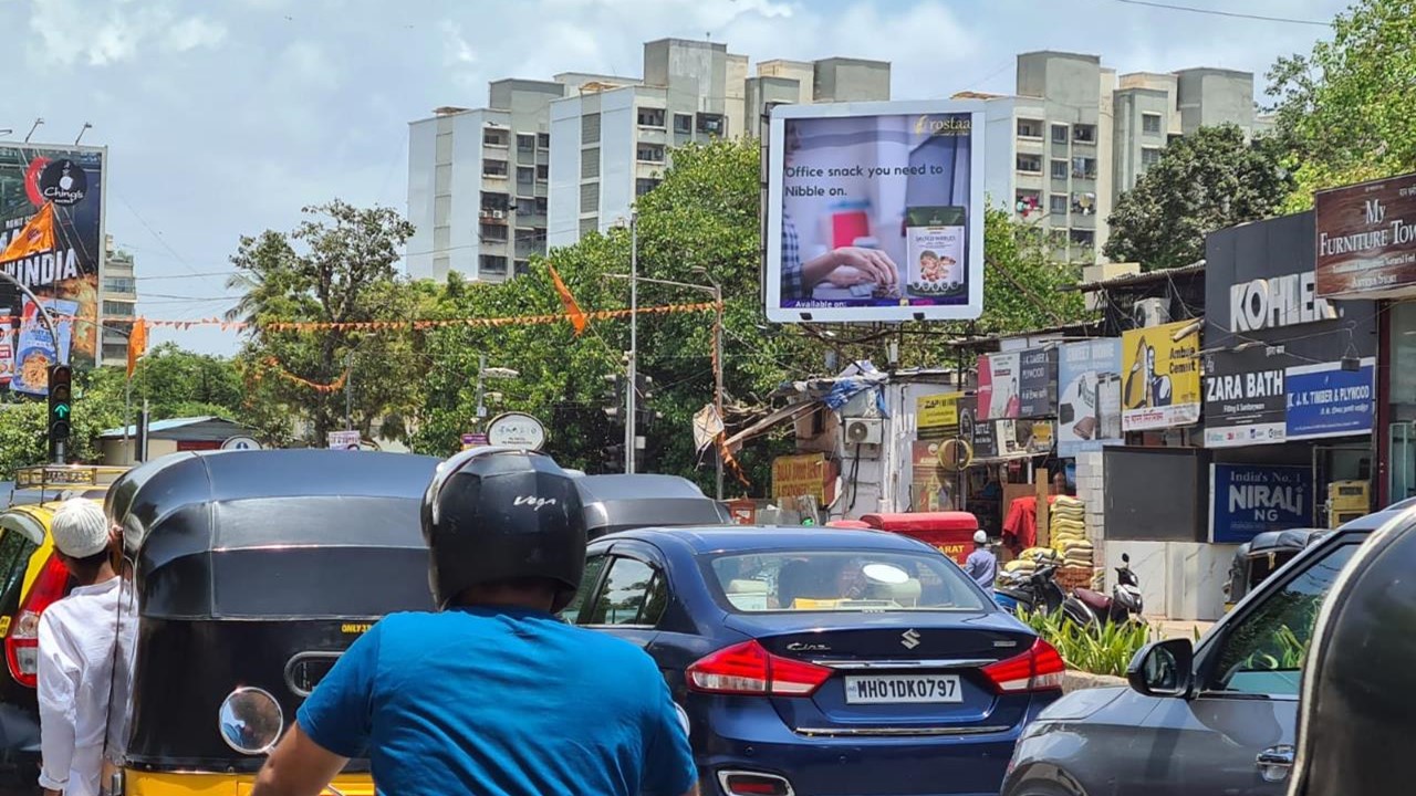 Hoarding - Juhu SNDT - Linking rd,  santacruz towards Juhu Chowpatty,   JUHU,   MUMBAI,   Maharashtra