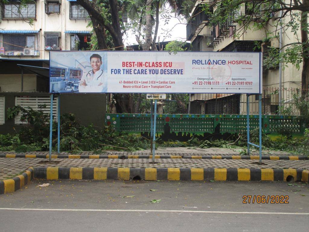 Bus Queue Shelter - Vashi Sector 4 / Masjid.,   Vashi,   Navi Mumbai,   Maharashtra