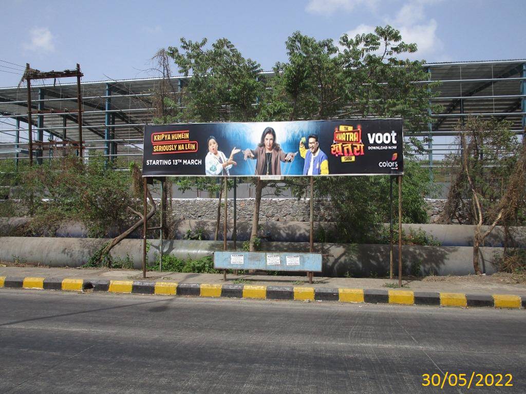 Bus Queue Shelter - C.F.C. / Hardiliya.,   MIDC,   Navi Mumbai,   Maharashtra