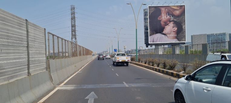 Hoarding - BKC Connector Flyover - MT,   Bandra,   Mumbai,   Maharashtra