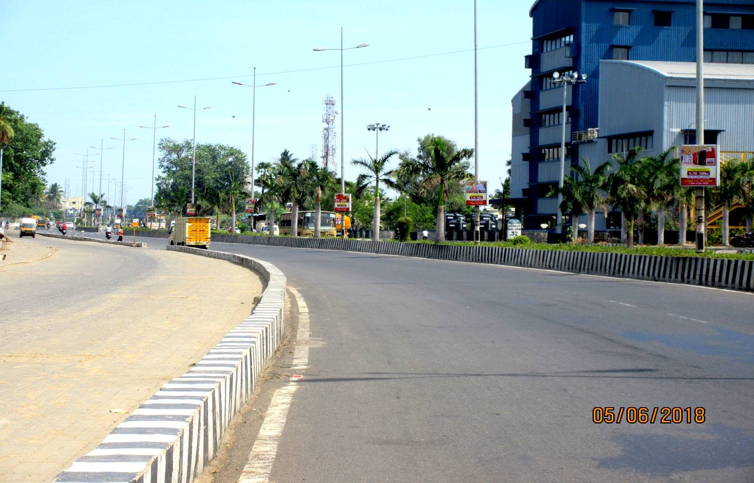 Pole Kiosk - From Times of India to Hotel Asiana, Chennai, Tamilnadu