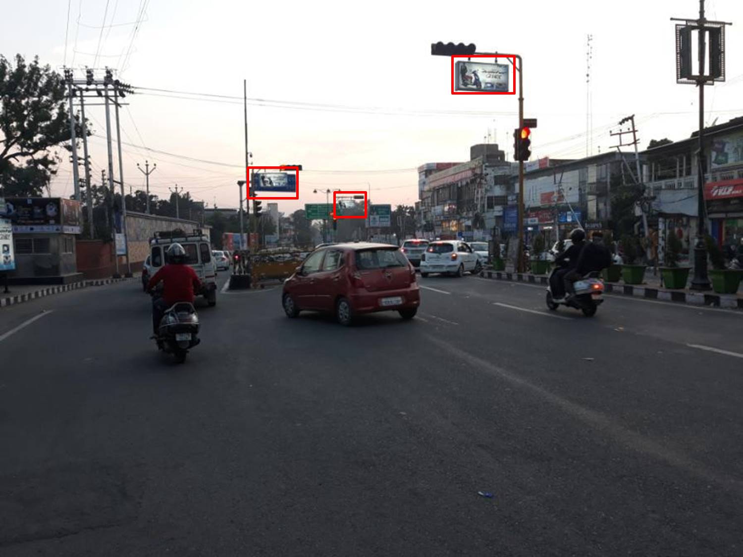 Traffic Signals-Dilaram Chowk Rajpur Road, Dehradoon, Uttarakhand