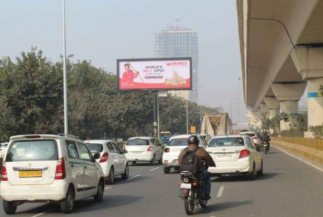 Billboard - Near - Corenthum Tower 

, Noida, Uttar Pradesh
