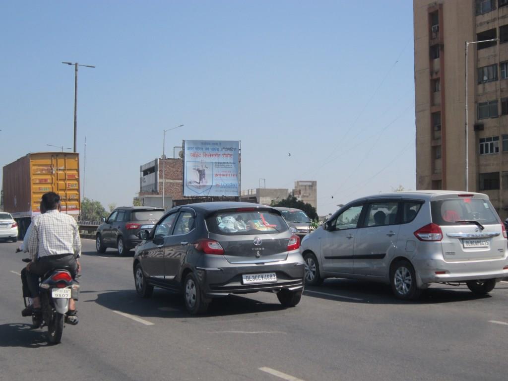 Billboard-Kamla Nagar Crossing Fcg Delhi, Agra, Uttar Pradesh