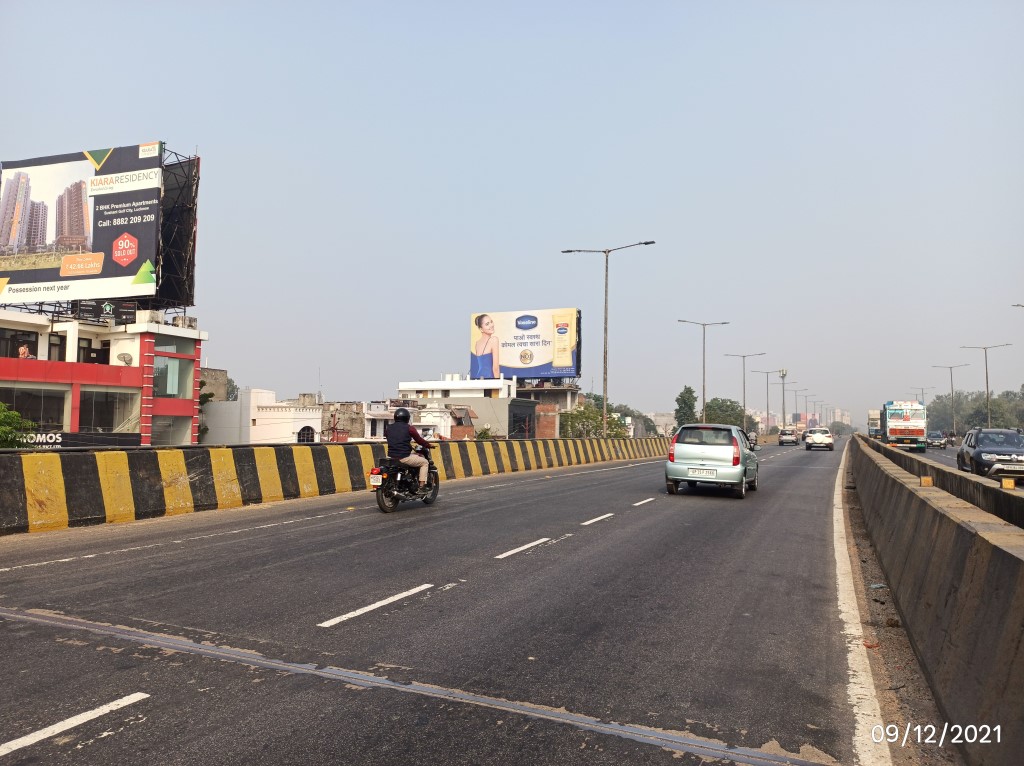 Billboard - Hussadiya Flyover Fcg. Chinhat Chouraha, Lucknow, Uttar Pradesh