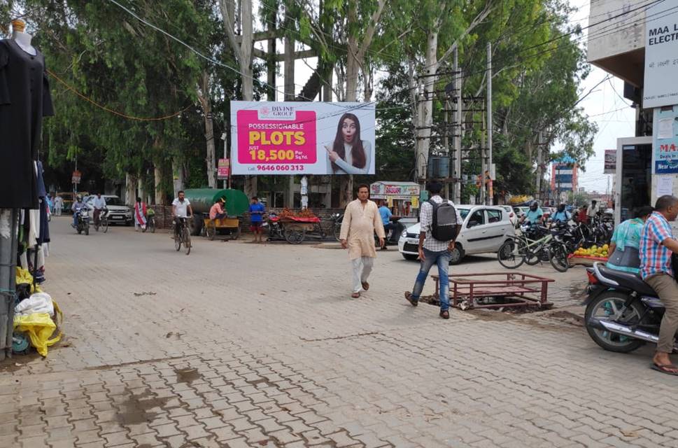 Outdoor Advertising image