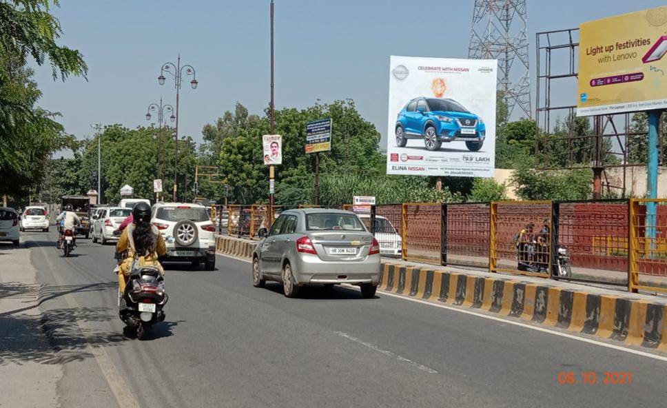 Outdoor Advertising image