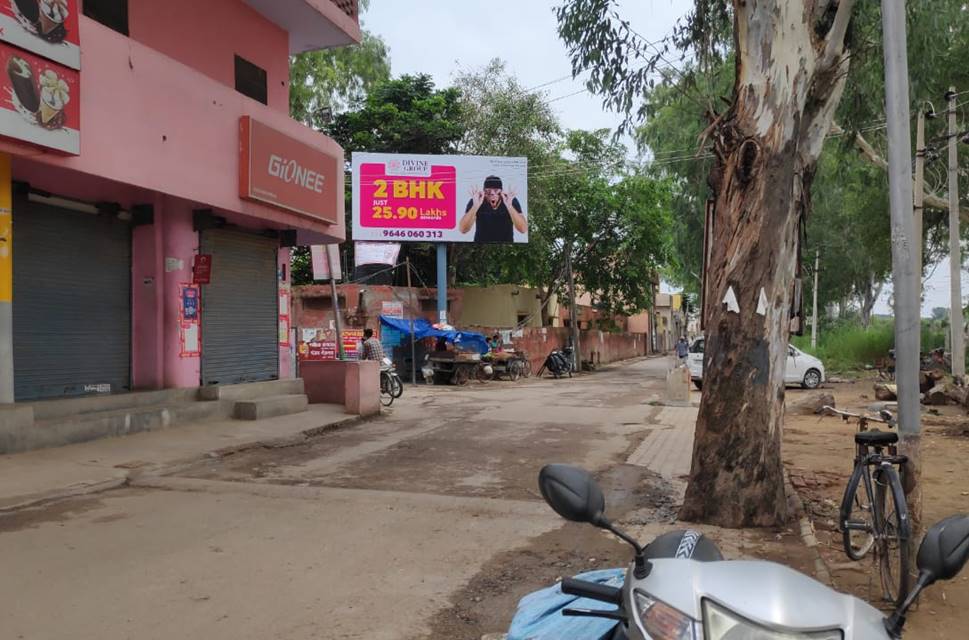 Unipole - Kansal Outside, Naya Gao, Punjab