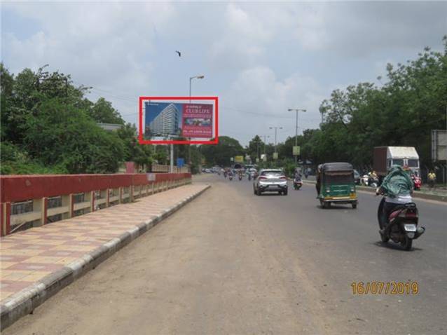Unipole - L&T Circle to Fatehgunj Flyove, Vadodara, Gujarat Unipole - L&T Circle to Fatehgunj Flyove, Vadodara, Gujarat