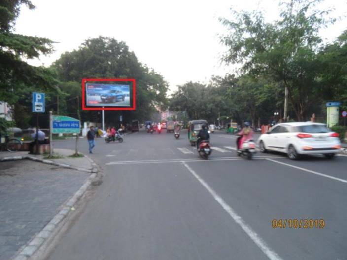 Unipole - Fatehgunj to Genda Circle, Vadodara, Gujarat Unipole - Fatehgunj to Genda Circle, Vadodara, Gujarat