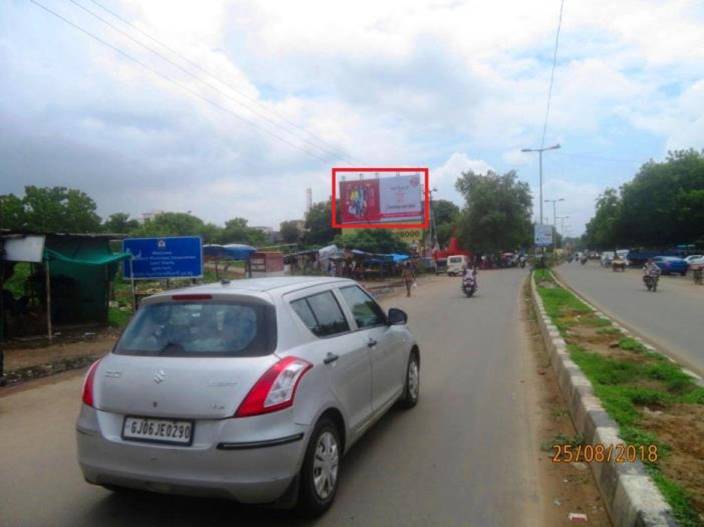 Billboard - Ellorapark To Natubhai Circle, Vadodara, Gujarat Billboard - Ellorapark To Natubhai Circle, Vadodara, Gujarat