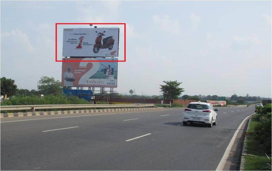 Billboard - Kim Naroli, NH8, Gujarat Billboard - Kim Naroli, NH8, Gujarat