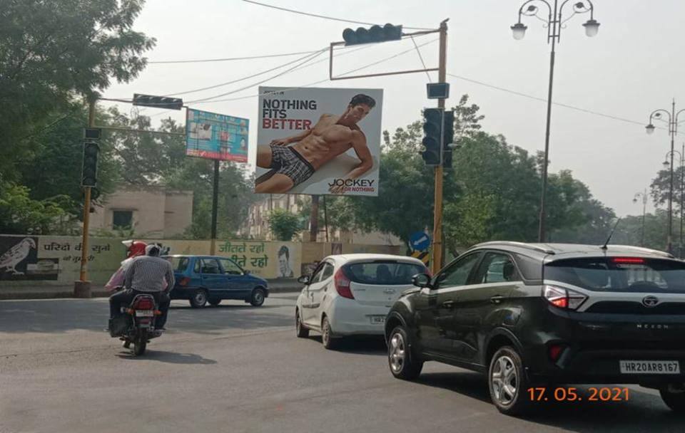 Unipole -Red Light Chwok, Hisar, Haryana