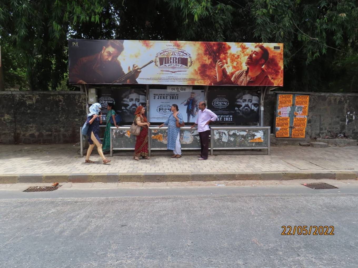 Bus Queue Shelter - L.B.S. Road - M P Chowk,   Mulund (W),   Mumbai,   Maharashtra