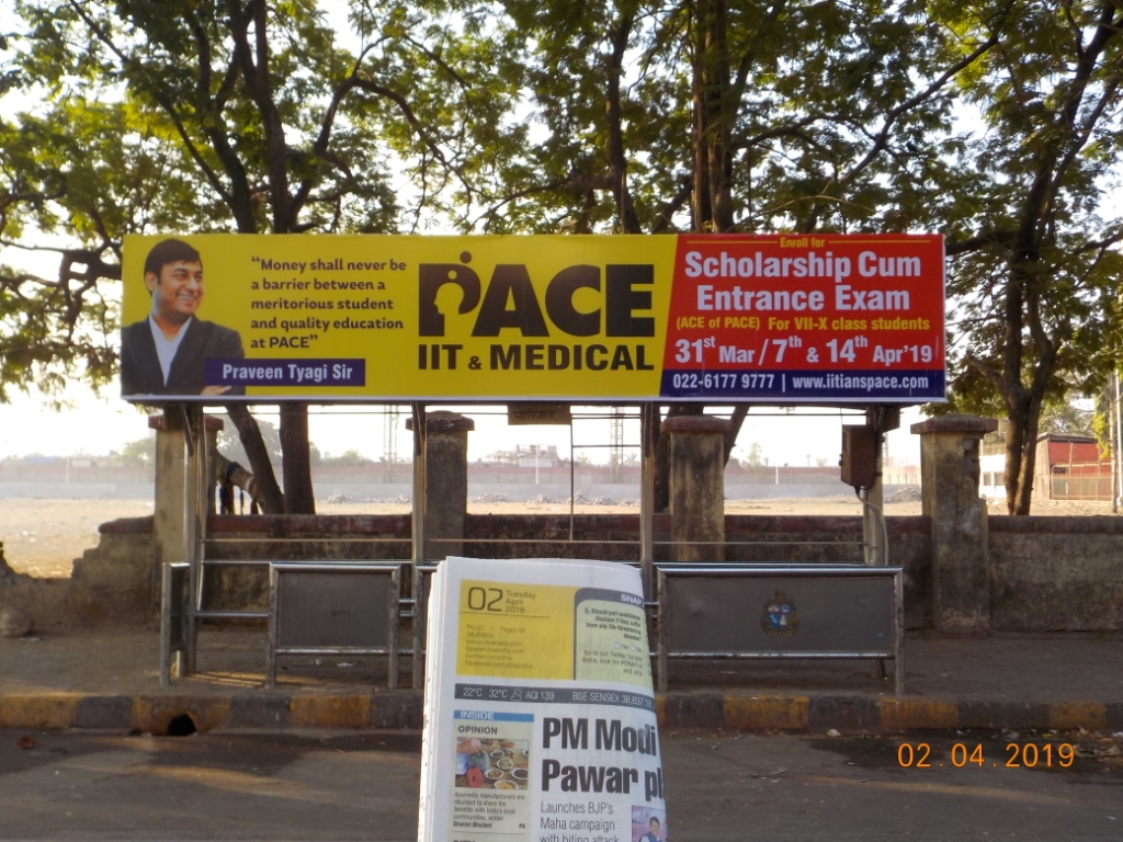 Bus Queue Shelter - Lillavati Hospital - Parijat,   Bandra West,   Mumbai,   Maharashtra