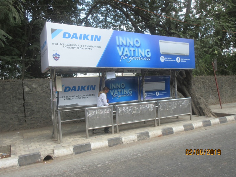 Bus Queue Shelter - L. B. S. Road - Godrej Co.,   Vikhroli (W),   Mumbai,   Maharashtra
