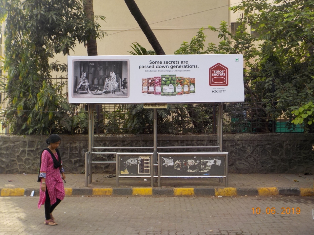 Bus Queue Shelter - Opp Raheja College - Raheja College,   Santacruz West,   Mumbai,   Maharashtra