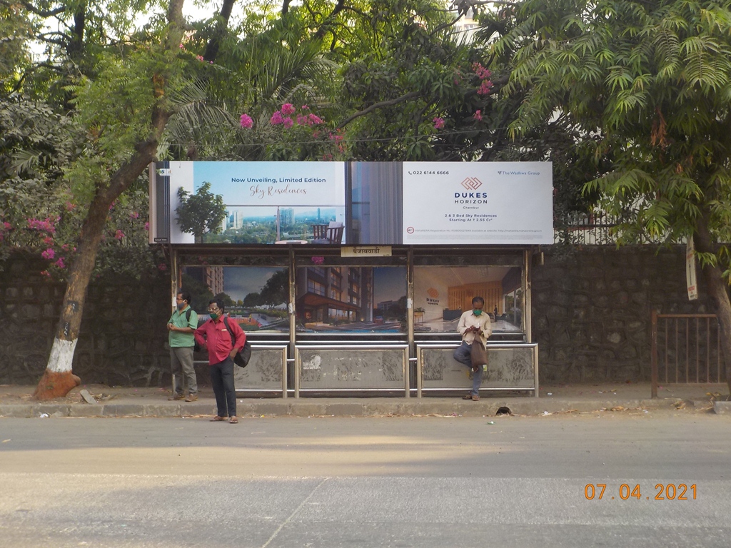Bus Queue Shelter - V. N. Purav Road - Punjab Wadi,   Deonar,   Mumbai,   Maharashtra