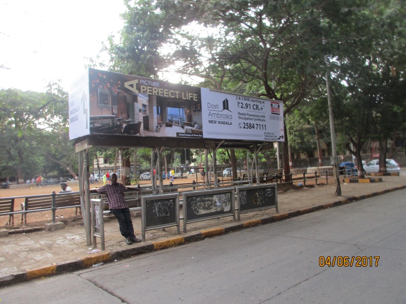 Bus Queue Shelter - Lady Jehangir Marg - Five Garden,   Matunga (E),   Mumbai,   Maharashtra
