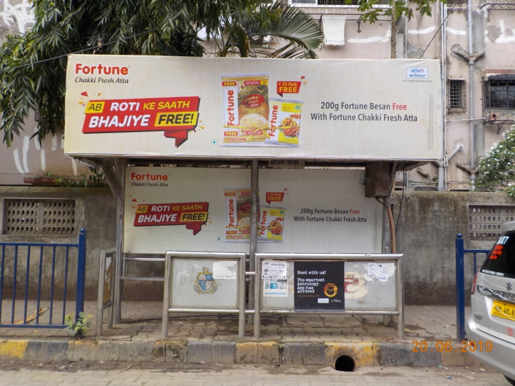 Bus Queue Shelter - Near Reliance Mall - Jeevan Nagar,   Andheri West,   Mumbai,   Maharashtra