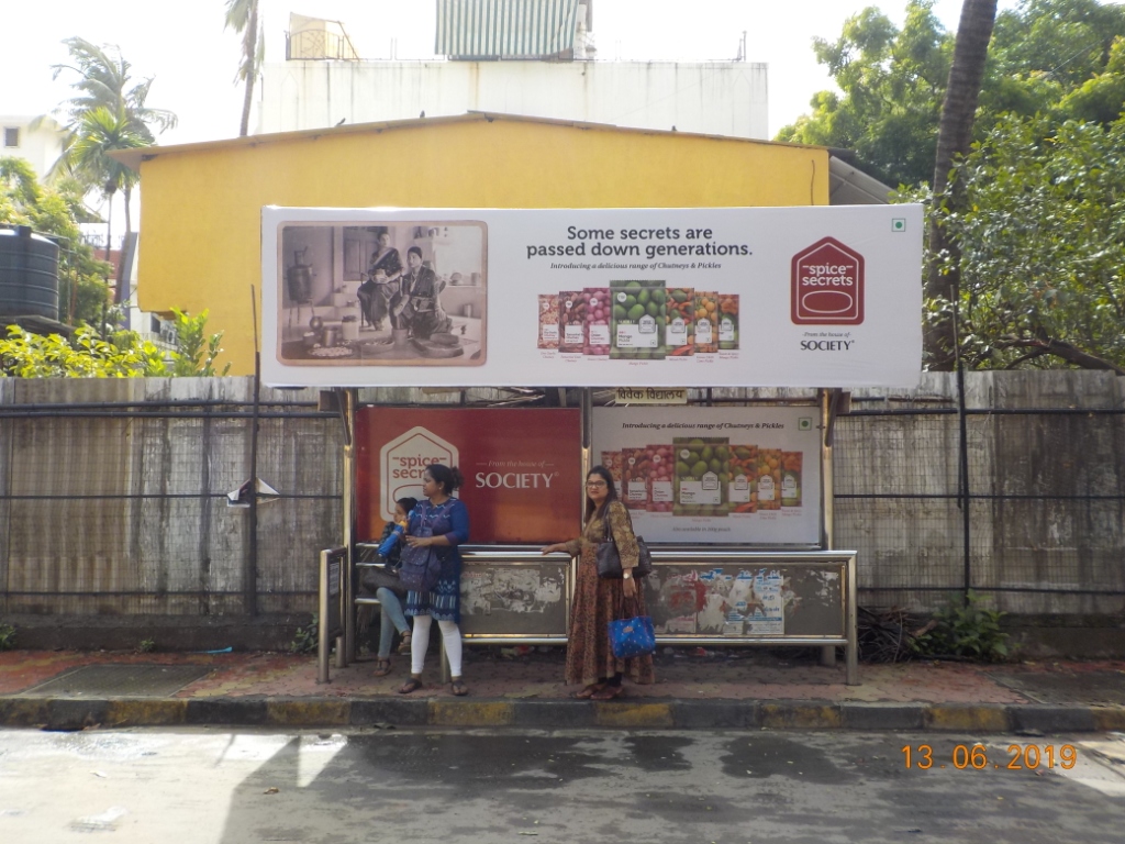 Bus Queue Shelter - - Vivek Vidayalaya,   Goregaon West,   Mumbai,   Maharashtra