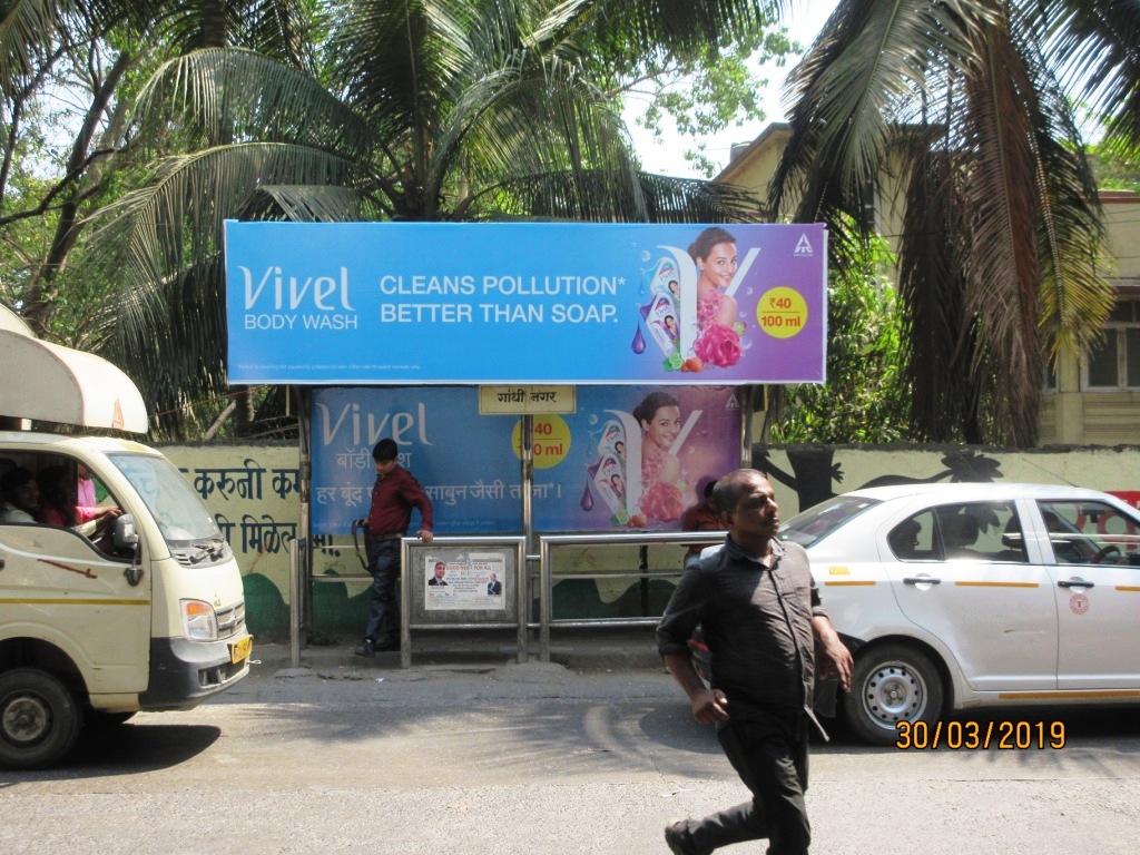 Bus Queue Shelter - Below Flyover - Gandhi Nagar,   Vikhroli,   Mumbai,   Maharashtra