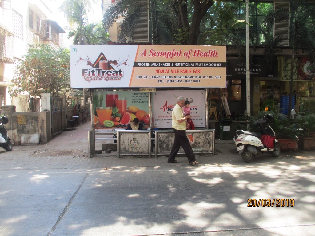 Bus Queue Shelter - Near Café Coffe Day - Hanuman Society,   Vile Parle-East,   Mumbai,   Maharashtra
