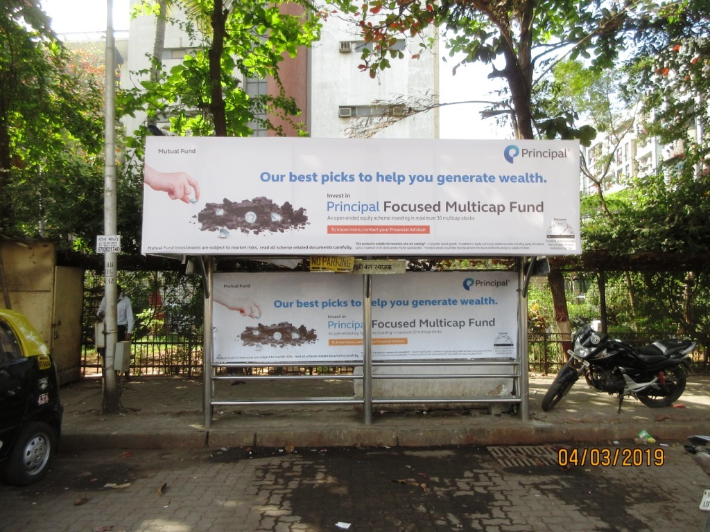 Bus Queue Shelter - Bandra Station Road - Bhaskar Court,   Bandra East,   Mumbai,   Maharashtra
