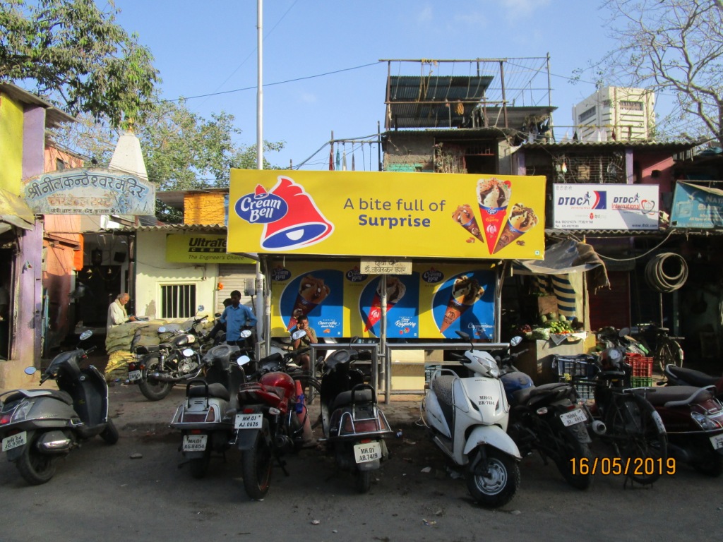 Bus Queue Shelter - Near World Trade Center - Dhobighat,   Colaba,   Mumbai,   Maharashtra