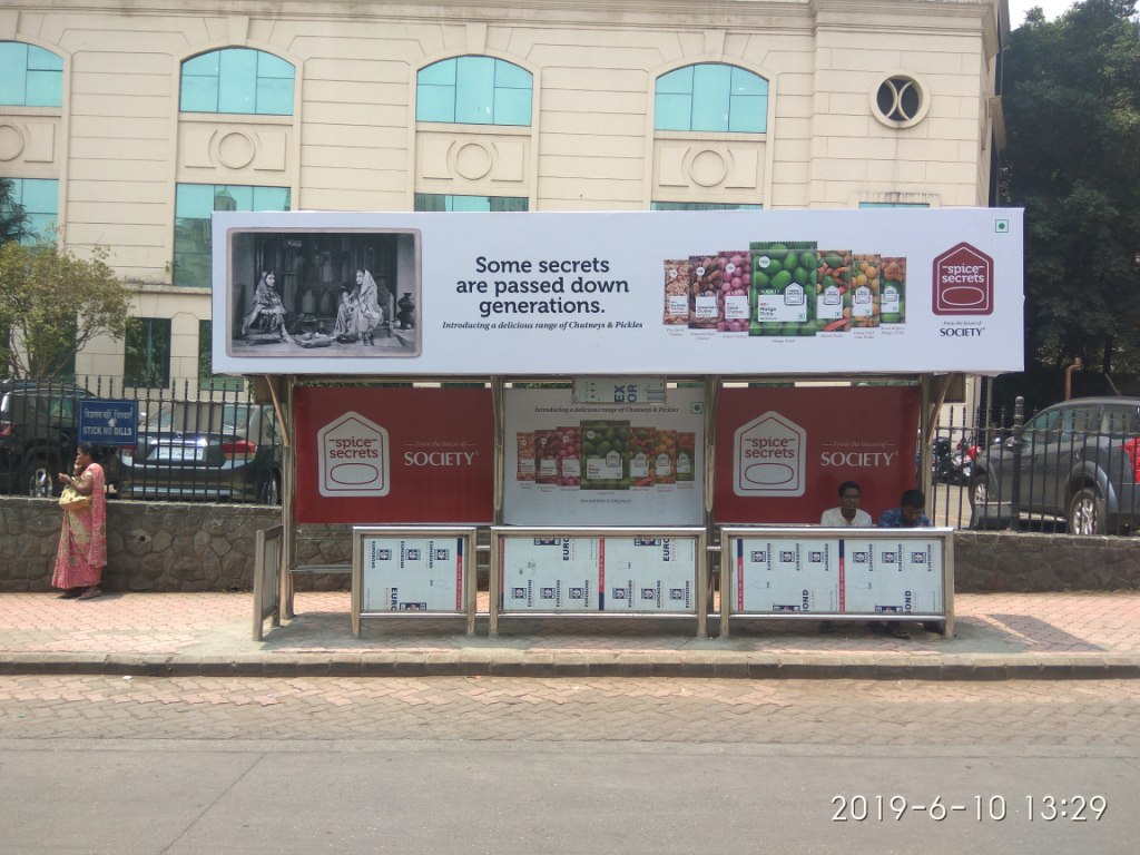 Bus Queue Shelter - Going Towards Kala Khamba Chowk - Bayer House,   Powai,   Mumbai,   Maharashtra