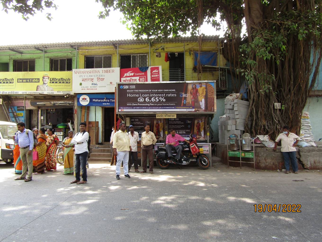 Bus Queue Shelter - Cap. Prakash Pethe Marg - Cuffe Parade/Badwar Park/ Machhimar,   Cuffe Parade,   Mumbai,   Maharashtra
