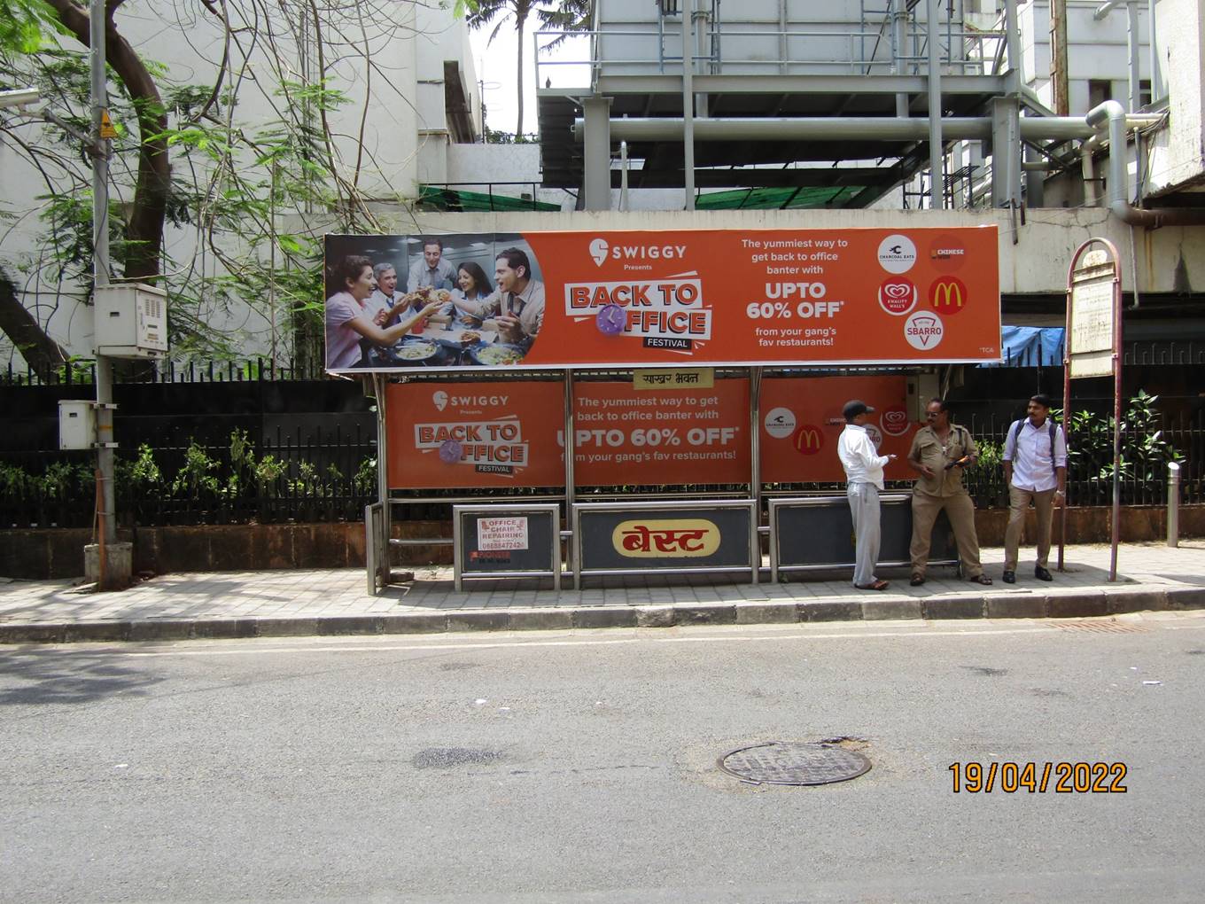 Bus Queue Shelter - Goyanka Road - Sakar Bhavan - Inox,   Nariman Point,   Mumbai,   Maharashtra