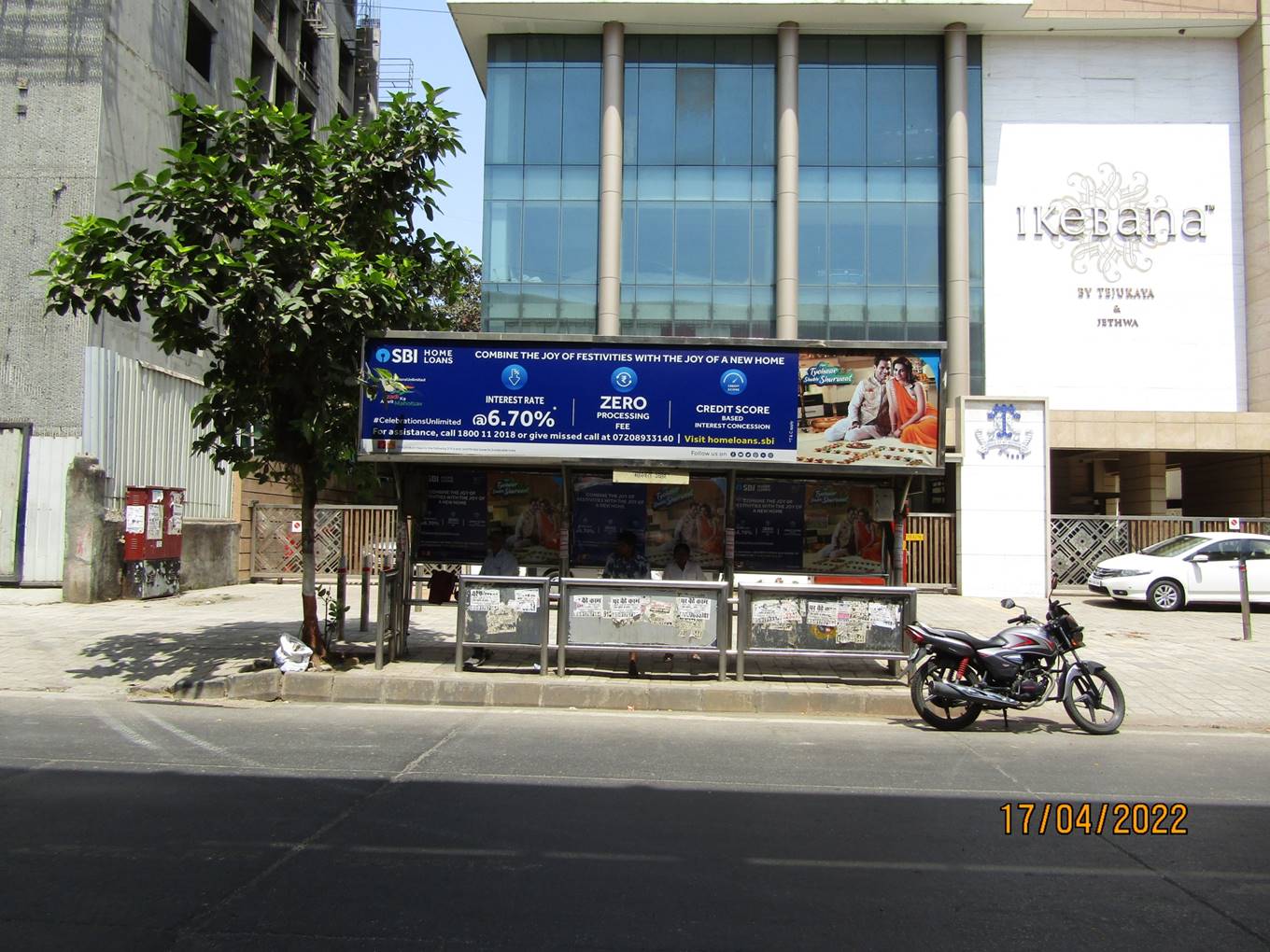 Bus Queue Shelter - Dr.B. A. Road - Maheshwari Udyan,   Matunga,   Mumbai,   Maharashtra