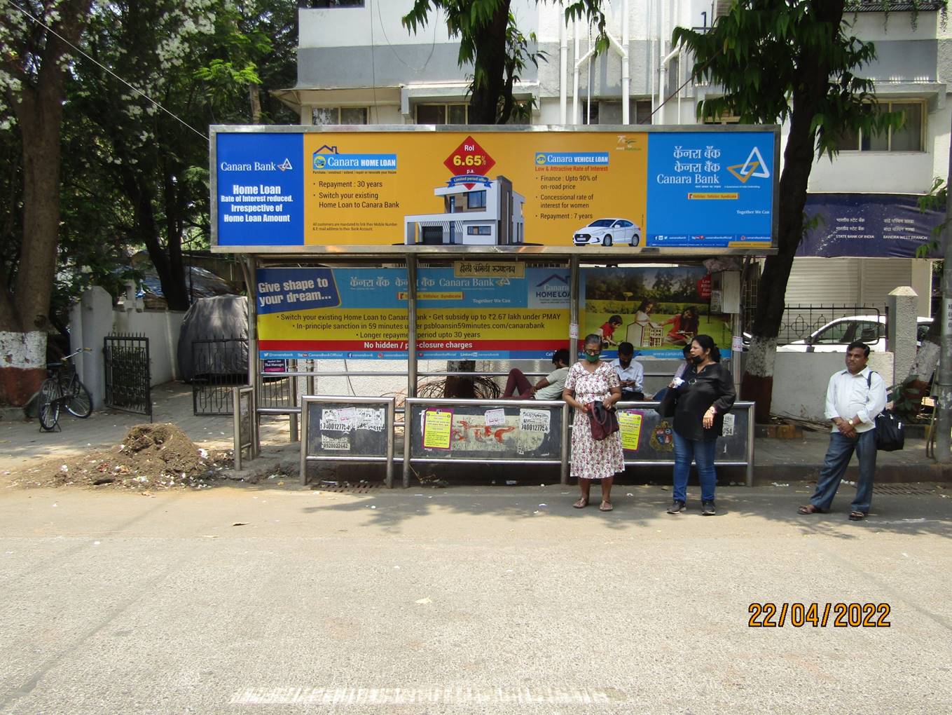 Bus Queue Shelter - R.N. Road - Holy Family hospital,   Bandra W,   Mumbai,   Maharashtra