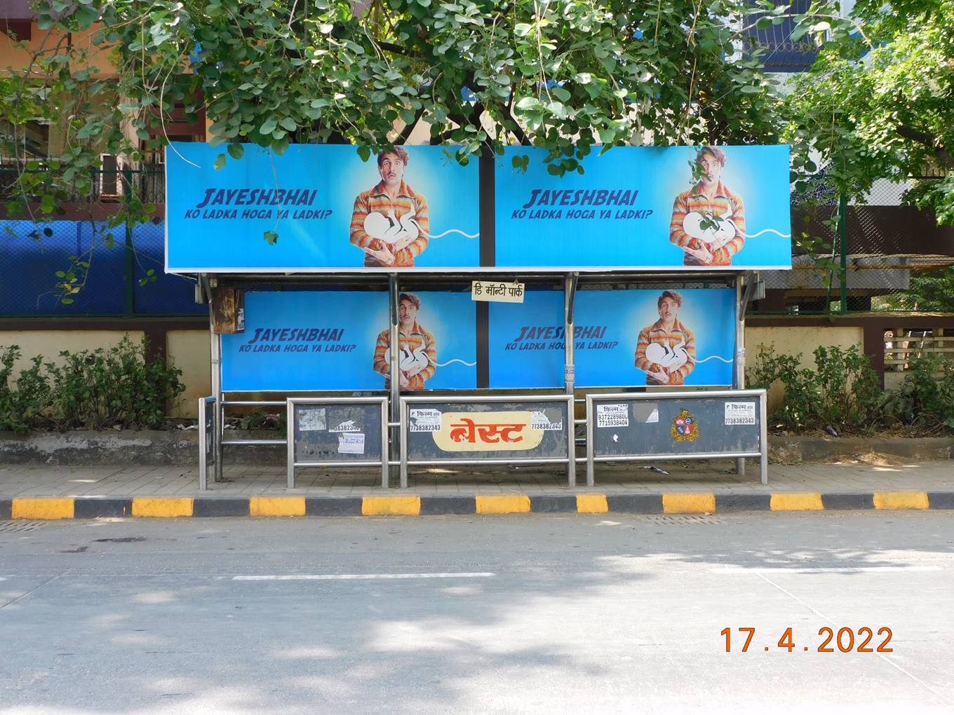 Bus Queue Shelter - M V Road - D'Monti Park,   Bandra W,   Mumbai,   Maharashtra